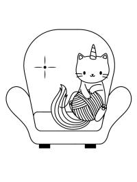 Gato unicórnio no sofá